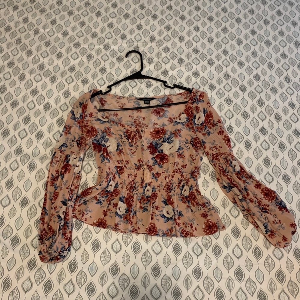 Flower designed tops - Picture 3 of 3